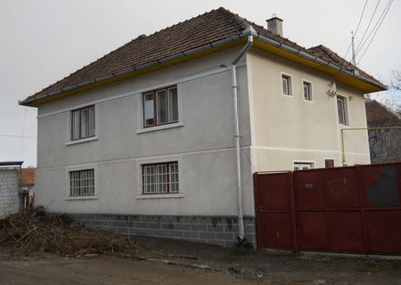 Casă de vânzare