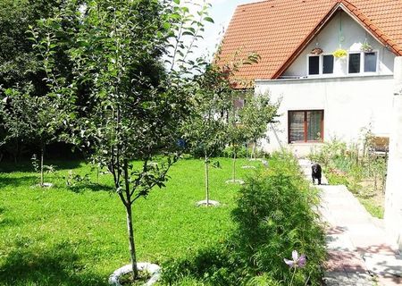 Casa de vanzare 6 camere, la 10 minute de Brasov