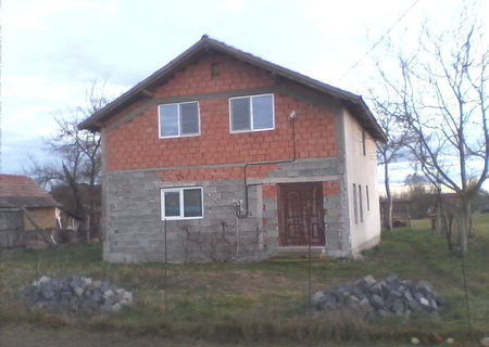 Casa de vanzare bodo - in ROSU