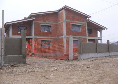 CASA LA ROSU CASA LA ROSU