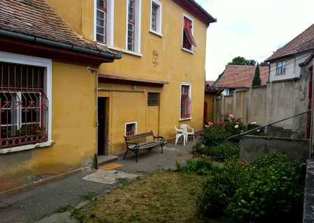 Casa mare cu etaj in centrul orasului sighisoara Casa mare cu etaj in centrul orasului sighisoara