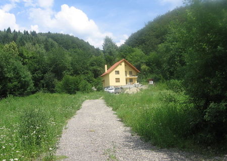 casa moderna/ noua de vanzare-poiana marului langa manastirea de la poiana marului