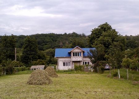 Casa noua , langa Hateg , in drum spre Retezat