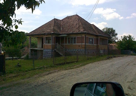 Casa si terenuri de vanzare Casa si terenuri de vanzare