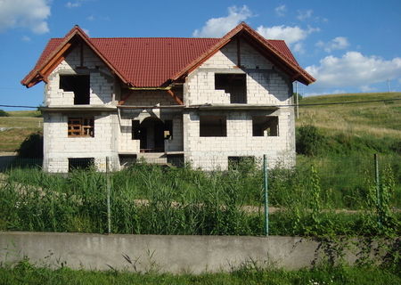 Casa stadiu "la rosu" in loc. Sura Mare, S+P+M