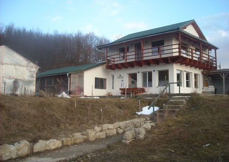 Casa tip vila 270mp pe malul lacului Padureni
