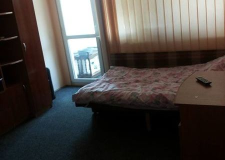 caut colega de apartament