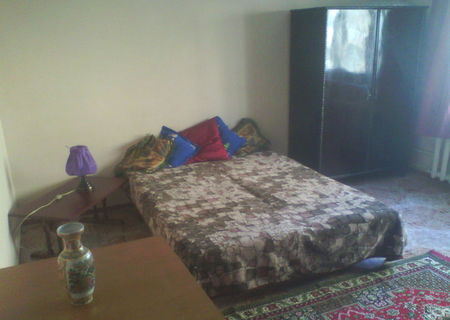 Caut colegi/colege de apartament!