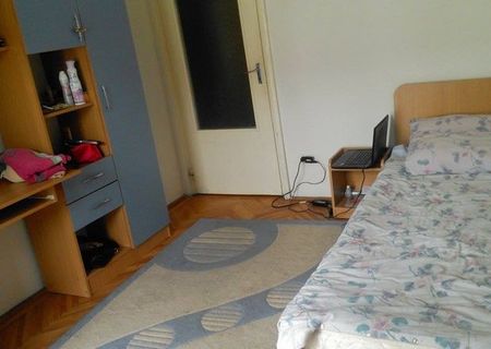 Cautam colega de apartament Cautam colega de apartament
