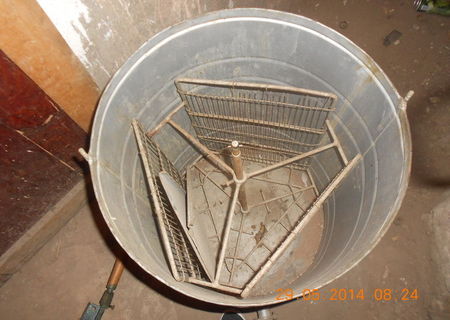 CENTRIFUGA PENTRU EXTRAS MIEREA