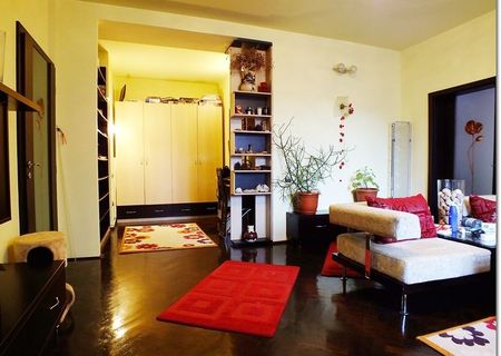 Centrul Istoric - apartament cu 3 camere in casa. Centrul Istoric - apartament cu 3 camere in casa.