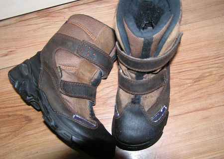 CIZME ECCO BAIETI- marime 31. interior 20 cm, PIELE + membrana GORETEX- impermeabile