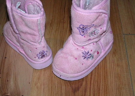 CIZME UGG- marimea 22, interior 13,5, IMBLANITE