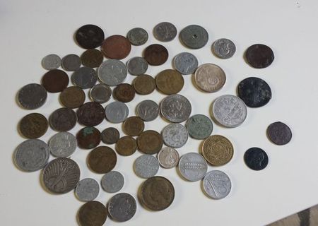 colectie de timbre vechi, monezi si placi vinilin