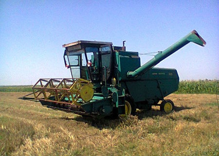 Combina John Deere 630