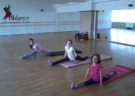 Cursuri balet si gimnastica&dans copii / Cursuri Balet&Pilates adulti Cursuri balet si gimnastica&dans copii / Cursuri Balet&Pilates adulti