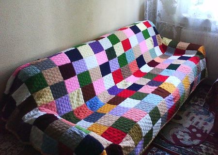 Cuvertura patura tricotata manual