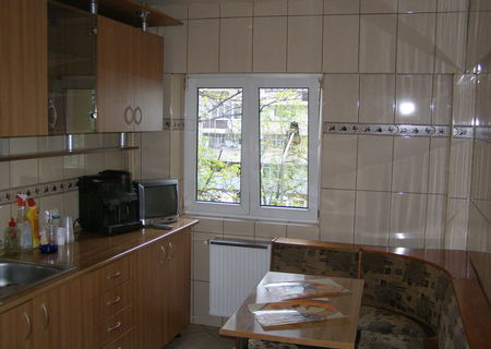 De inchiriat apartament 3 camere deosebit.