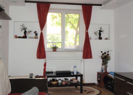 De vanzare apartament 3 camere