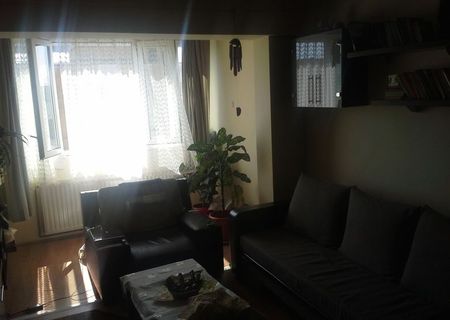 De vănzare apartament 3 camere zona Dămbul Pietros.