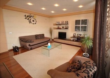 De vanzare apartament pe 3 nivele, mobilar si utilat De vanzare apartament pe 3 nivele, mobilar si utilat