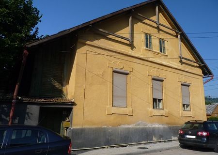 De vanzare casa boiereasca, 617 mp, 3 camere, central