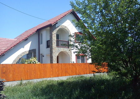 DE VANZARE: Casa/Vila DE VANZARE: Casa/Vila