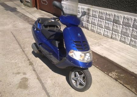 Dezemembrez Piaggio Hexagon GTX18 (180cmc)