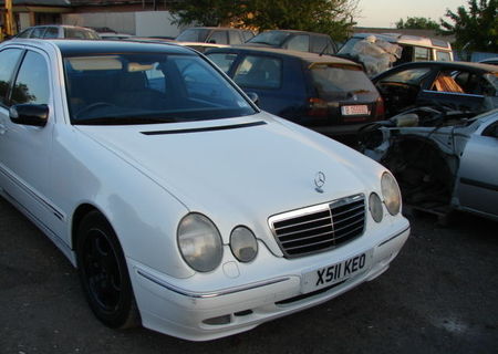 Dezmembrez Mercedes E240 Avantgarde din anul 2000