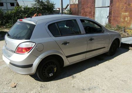 Dezmembrez Opel Astra H