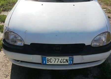 Dezmembrez Opel Corsa B