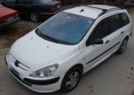 Dezmembrez Peugeot 307 din 2003