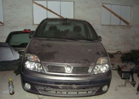 Dezmembrez Renault Scenic