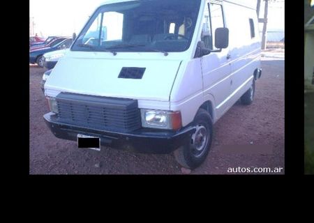 Dezmembrez Renault Trafic an 1988