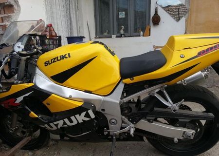 Dezmembrez Suzuki GSXR 600