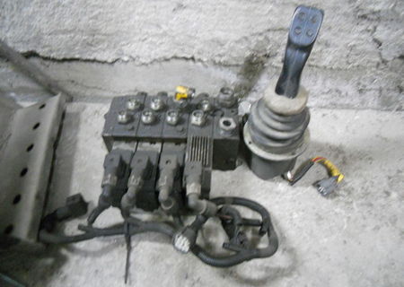 Distribuitor Hidraulic + Joystick Distribuitor Hidraulic + Joystick