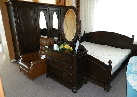 Dormitor din lemn masiv stil victorian Dormitor din lemn masiv stil victorian