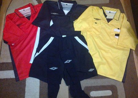 Echipament arbitru UMBRO super oferta