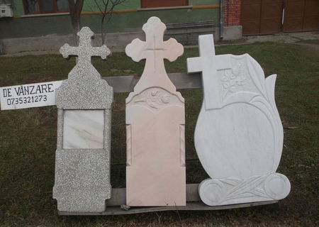 Executăm monumente funerare din marmură și mozaic