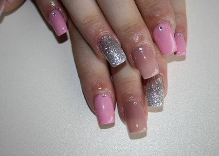 Extensii unghii din gel si tips 45 LEI in perioada 5-15 mai Extensii unghii din gel si tips 45 LEI in perioada 5-15 mai