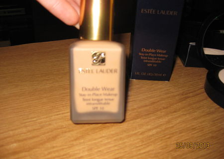 Fond de ten Estee Lauder Double Wear - Pure Beige 77- 2C1 Fond de ten Estee Lauder Double Wear - Pure Beige 77- 2C1
