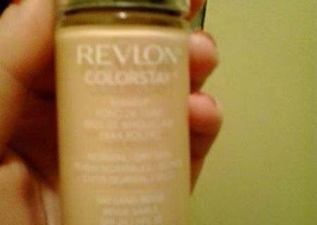 Fond de ten REVLON ColorStay 180 ten normal/uscat