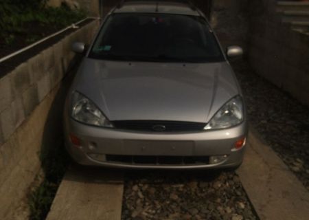 FORD FOCUS . 1.4  AN 2000