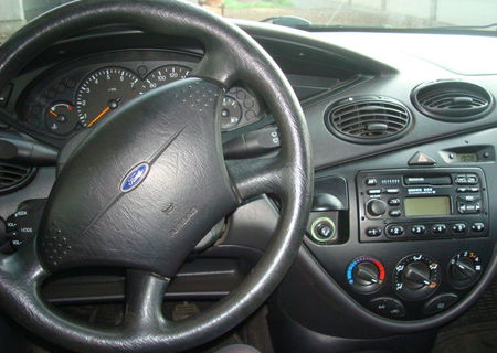 Ford Focus 1,4i. 75 cp