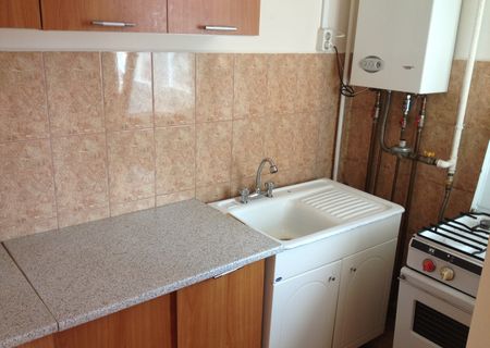 Garsonieră, zona Spitalul judeţean, 170 euro