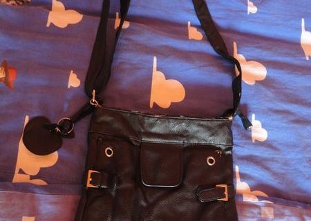 Geanta neagra de piele+CADOU Geanta neagra de piele+CADOU