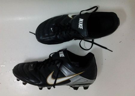 Ghete de fotbal Nike marimea 42