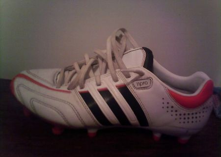 Ghete fotbal adidas profesionale