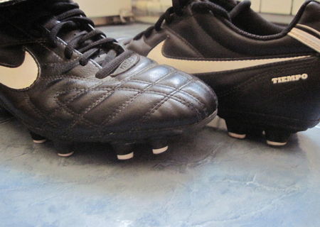 Ghete Fotbal Nike Tiempo