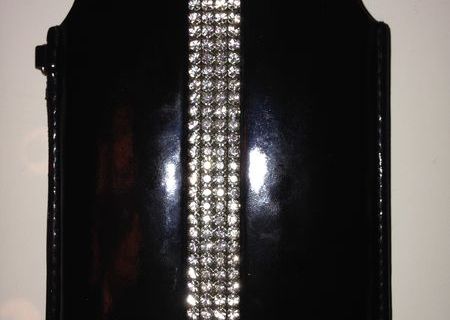Husa iPhone 4, 4S cu Swarovski Husa iPhone 4, 4S cu Swarovski